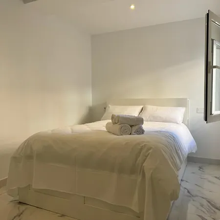 Reina Centro Apartament *